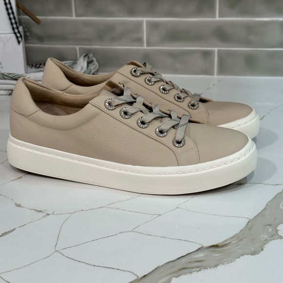 Vaneli Ysenia. Women’s Size 10. Color cream. - Picture 1 of 12